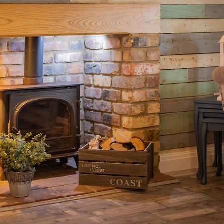 Willa Den Of Joy Humberston Fitties Sleeps 6,Hot Tub,Log Burner Cleethorpes Zewnętrze zdjęcie