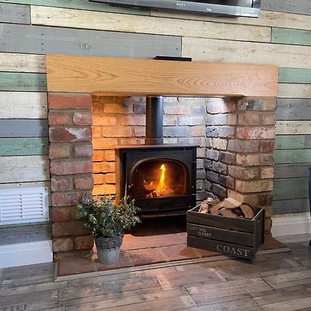 Willa Den Of Joy Humberston Fitties Sleeps 6,Hot Tub,Log Burner Cleethorpes Zewnętrze zdjęcie