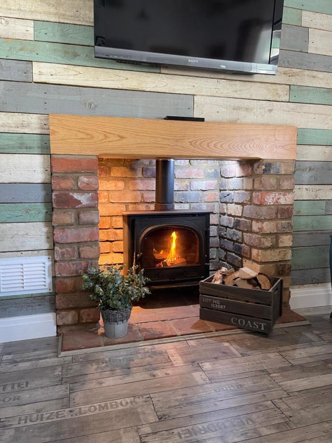 Willa Den Of Joy Humberston Fitties Sleeps 6,Hot Tub,Log Burner Cleethorpes Zewnętrze zdjęcie
