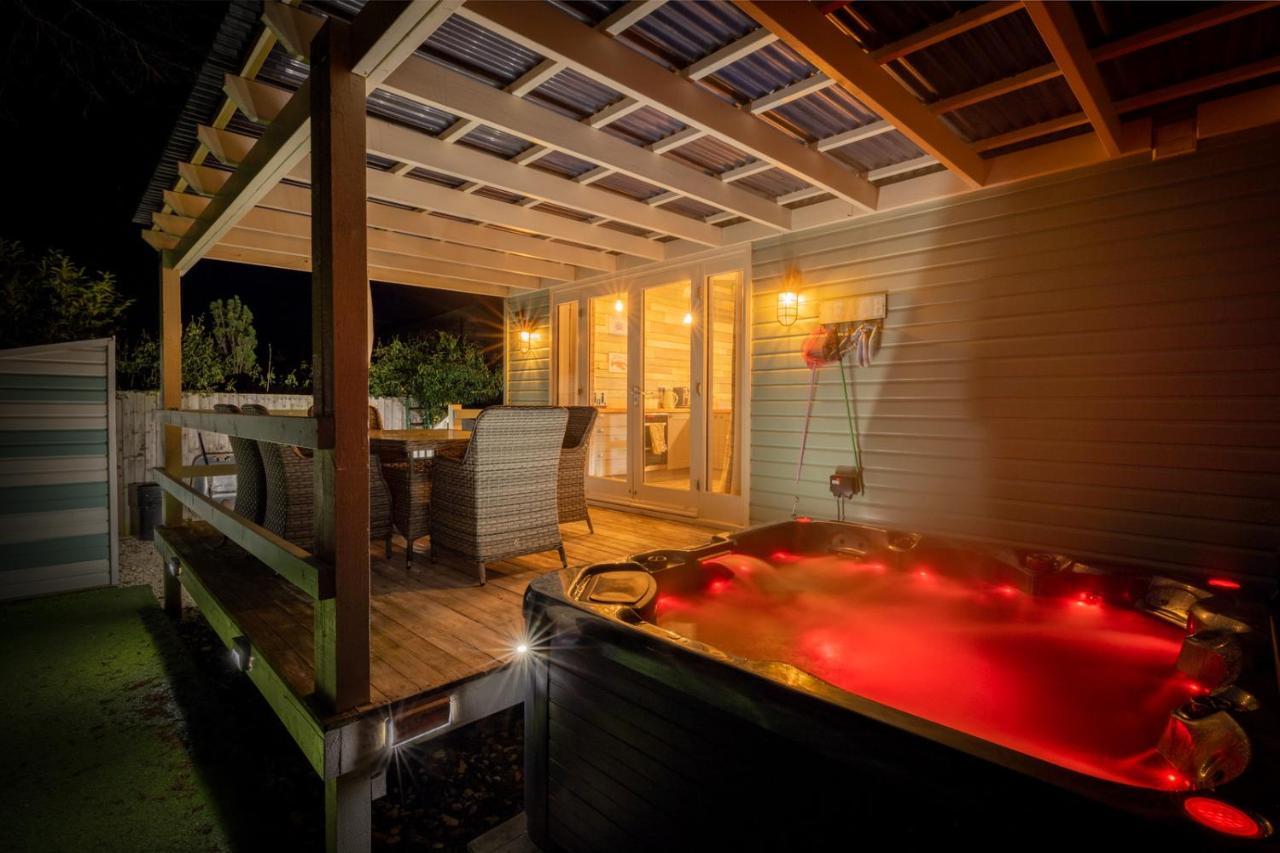 Willa Den Of Joy Humberston Fitties Sleeps 6,Hot Tub,Log Burner Cleethorpes Zewnętrze zdjęcie