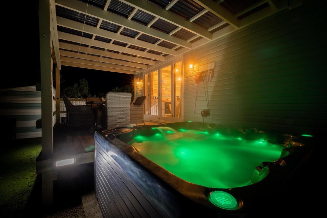 Willa Den Of Joy Humberston Fitties Sleeps 6,Hot Tub,Log Burner Cleethorpes Zewnętrze zdjęcie
